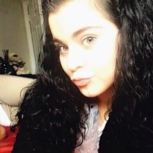 Meet your Posher, Kiomara